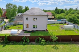 Коттедж в черте города.